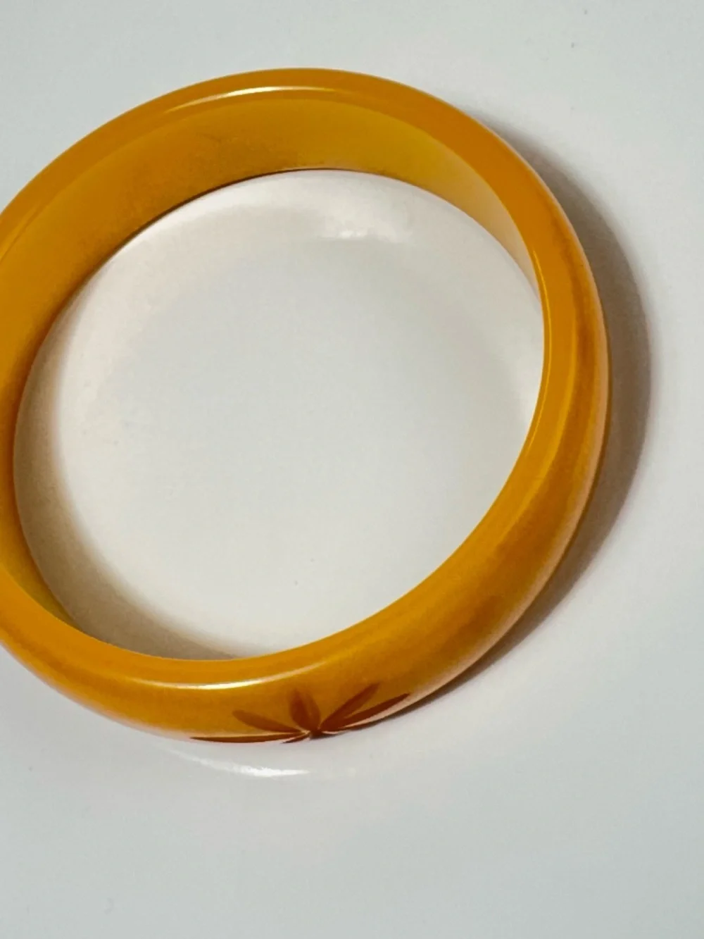 Vintage Butterscotch Bakelite Carved Starburst Bangle